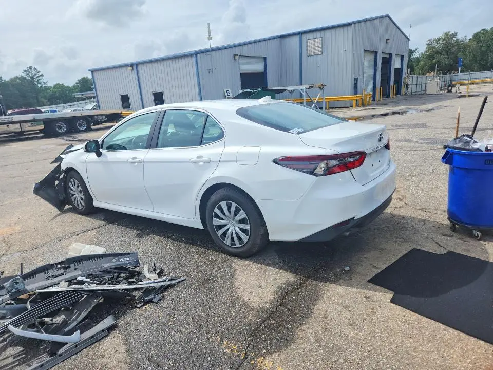 2022 TOYOTA CAMRY LE  