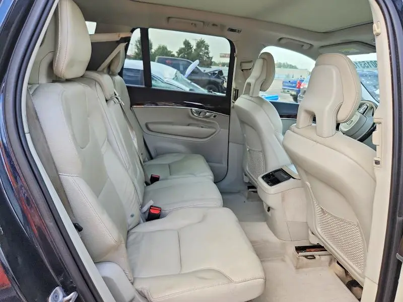 2016 VOLVO XC90 T6  