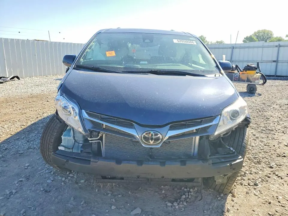 2018 TOYOTA SIENNA XLE 8-PASSENGER  