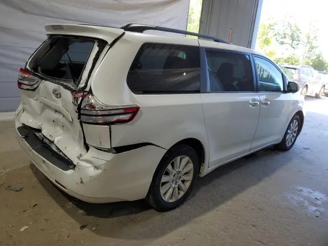 2015 TOYOTA SIENNA XLE  