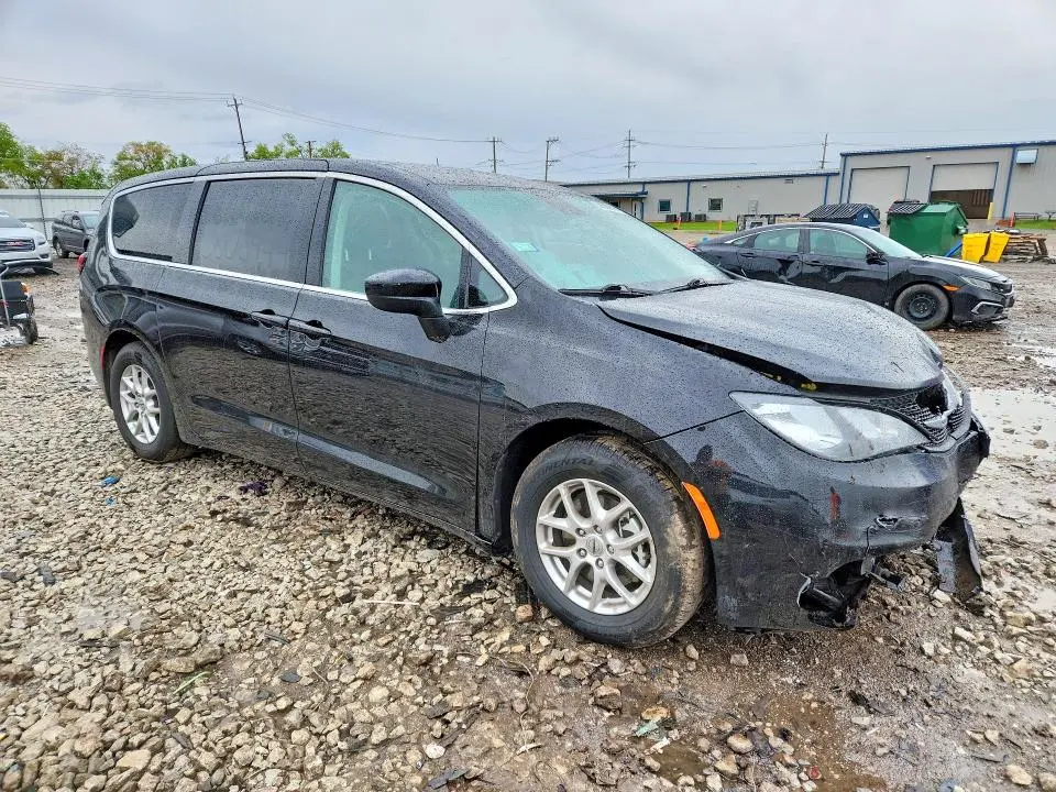 2024 CHRYSLER VOYAGER LX  