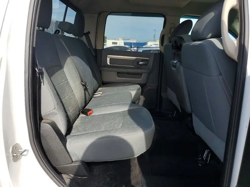2016 RAM 1500 SLT  