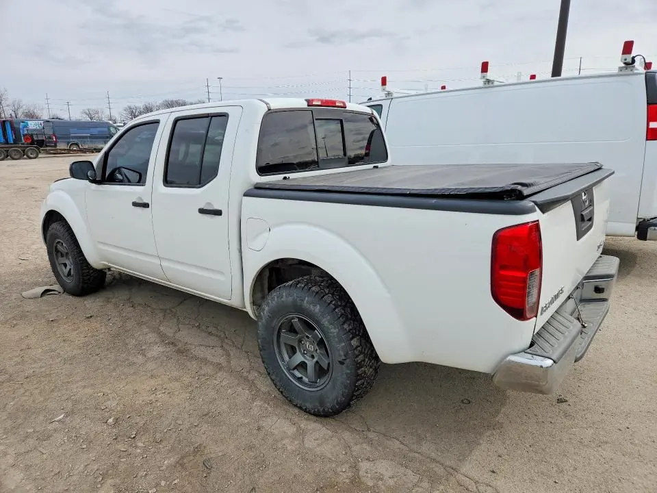 2015 NISSAN FRONTIER SV  