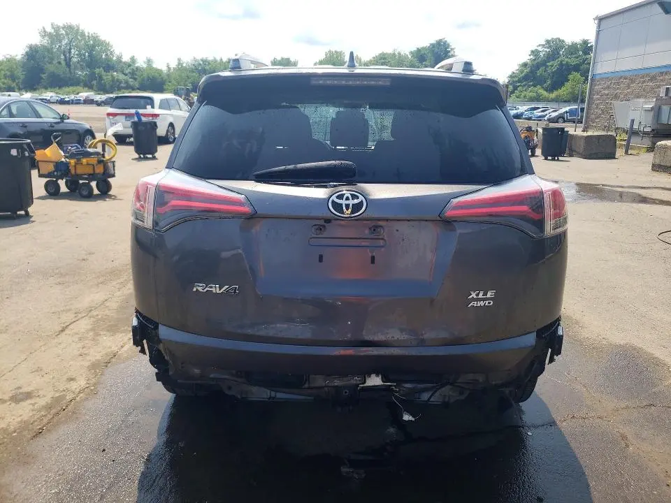 2018 TOYOTA RAV4 XLE  