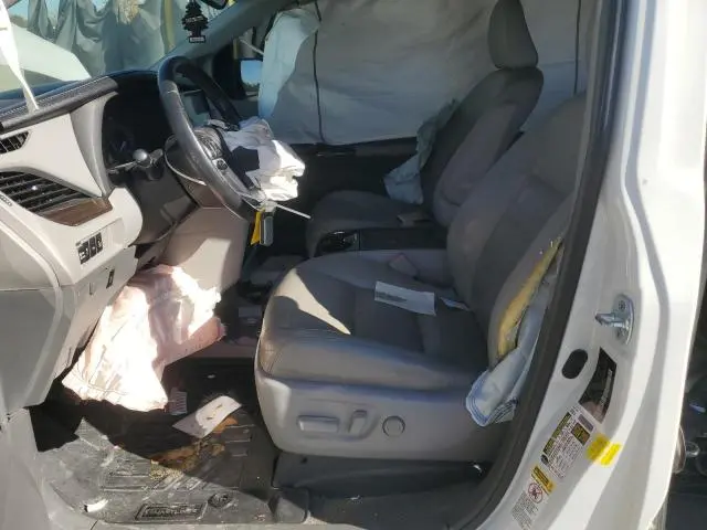 2017 TOYOTA SIENNA XLE  