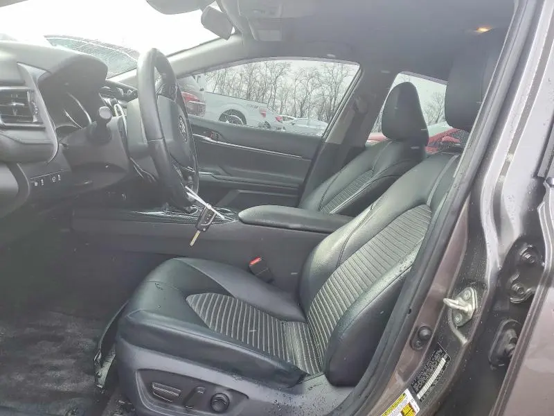 2019 TOYOTA CAMRY SE  