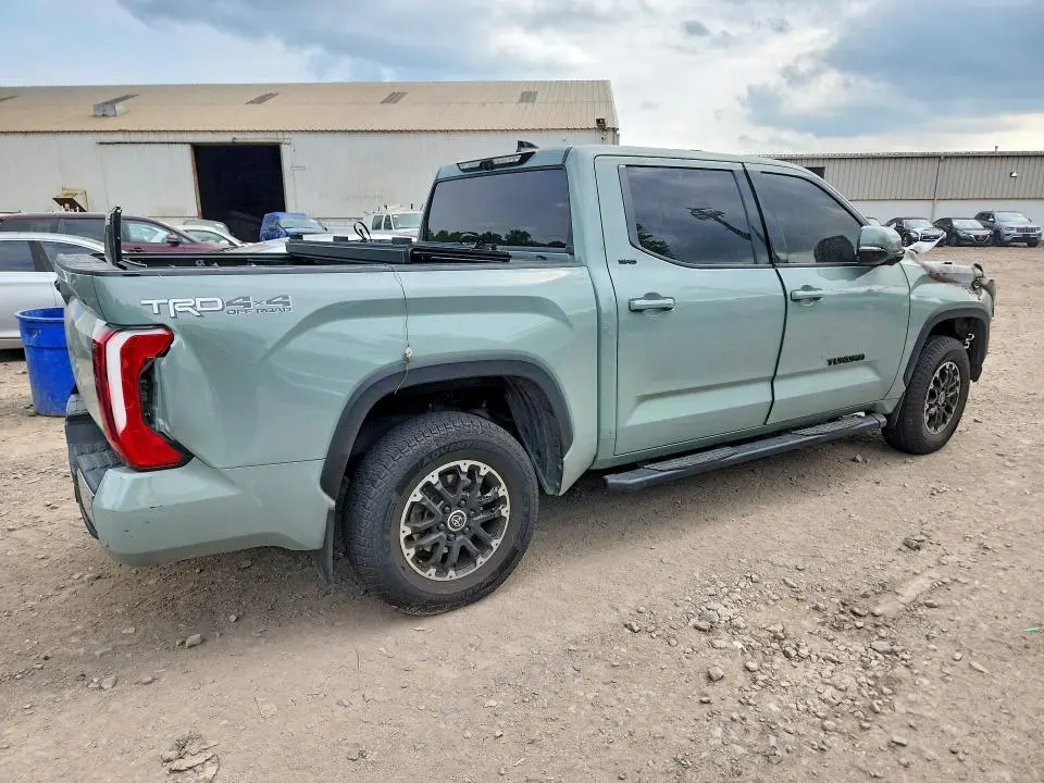 2022 TOYOTA TUNDRA SR5  