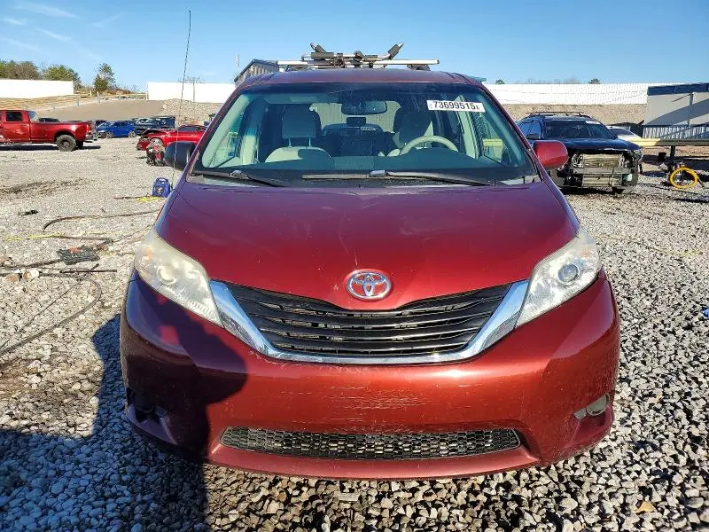2013 TOYOTA SIENNA LE  