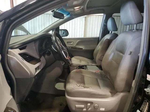 2016 TOYOTA SIENNA XLE  