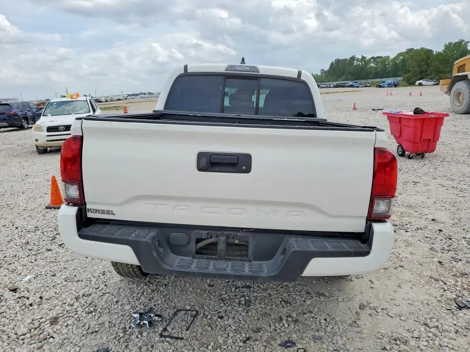 2022 TOYOTA TACOMA SR  