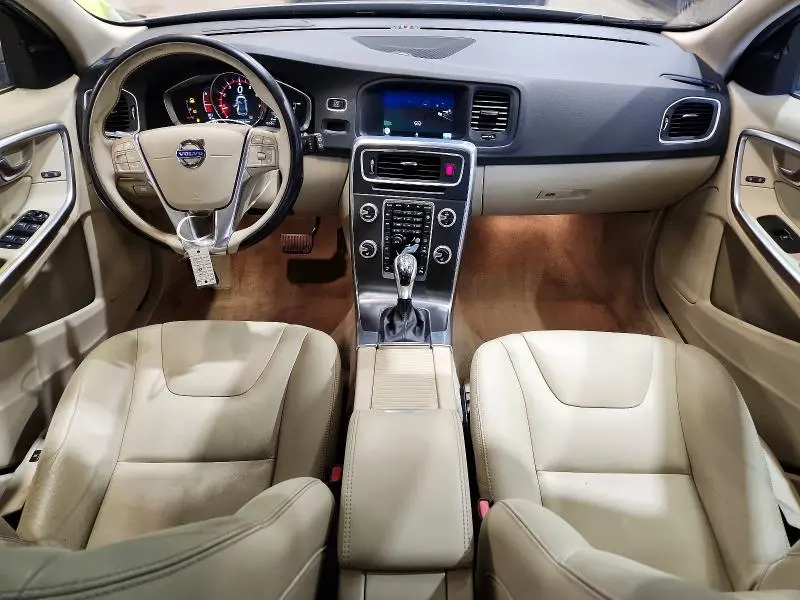 2015 VOLVO V60 PLATINUM  