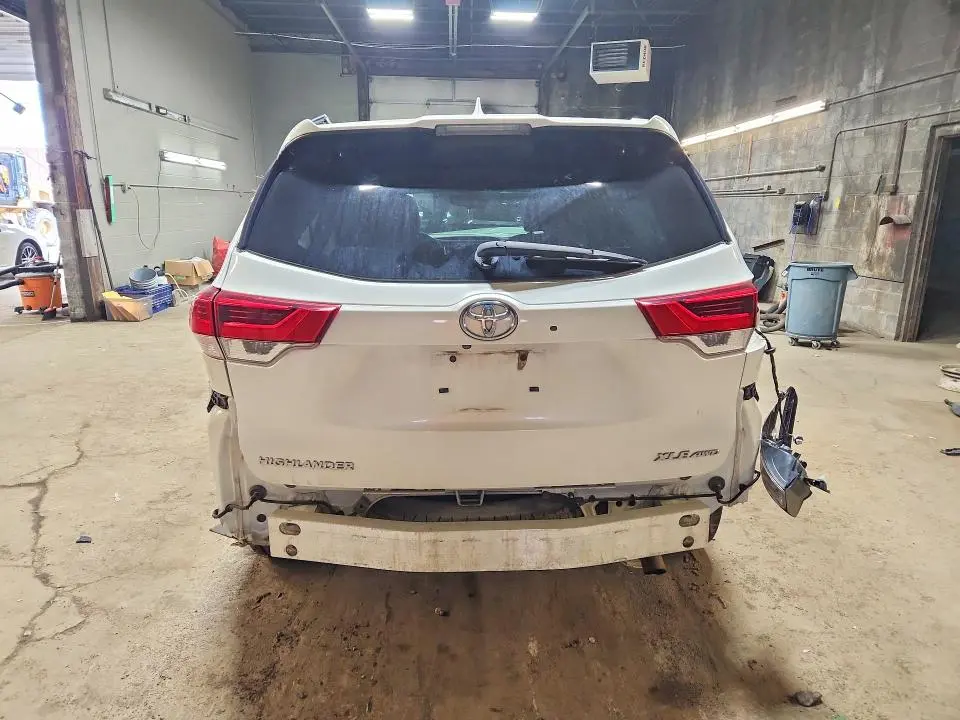 2019 TOYOTA HIGHLANDER XLE  