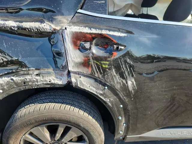 2024 NISSAN PATHFINDER SV  