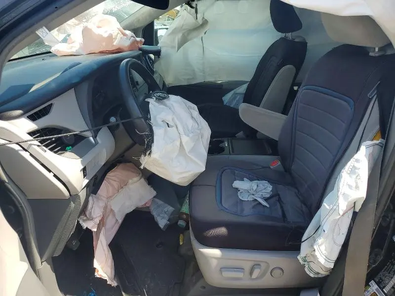 2015 TOYOTA SIENNA LE  