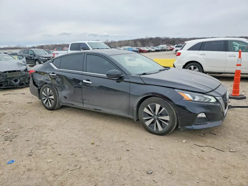 2022 NISSAN ALTIMA SV  
