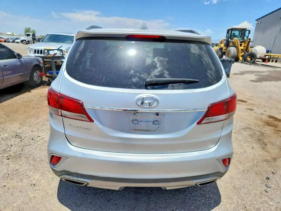 2017 HYUNDAI SANTA FE SE  