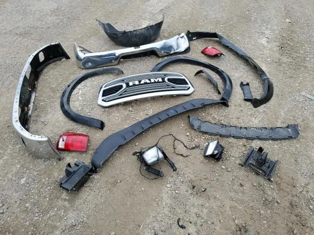 2015 RAM 1500 SLT  