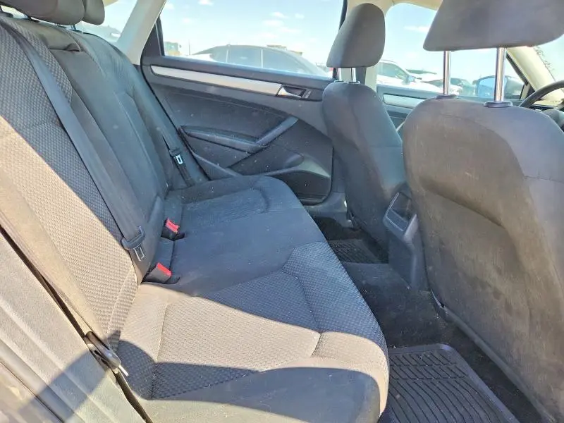2013 VOLKSWAGEN PASSAT S  