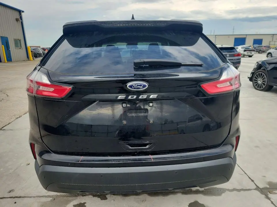 2021 FORD EDGE SE  