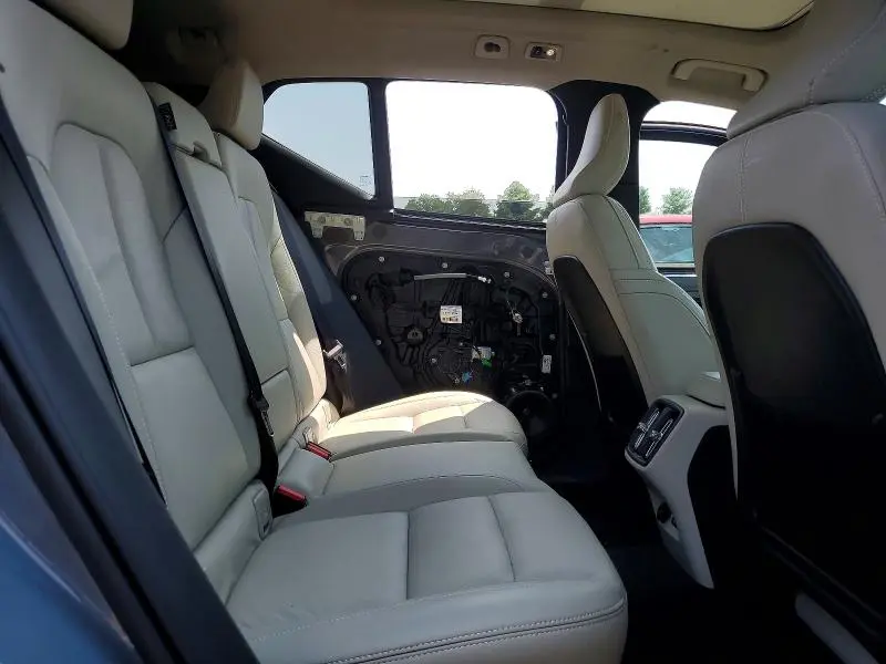 2022 VOLVO XC40 T5 INSCRIPTION  