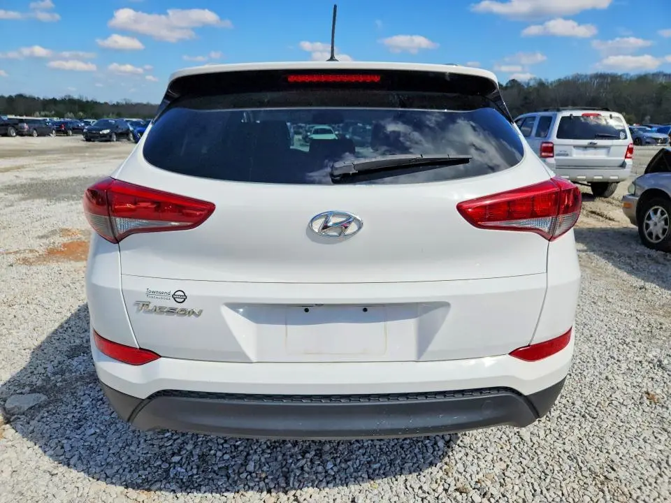 2016 HYUNDAI TUCSON SE  
