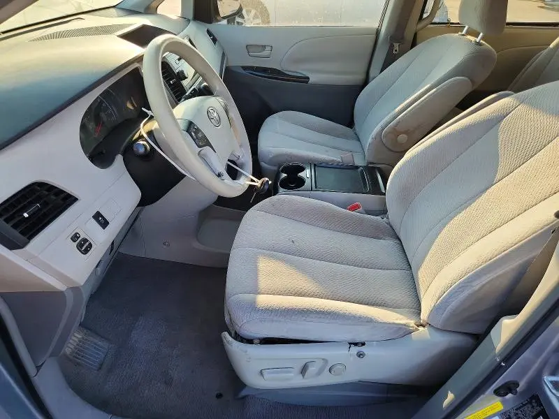 2011 TOYOTA SIENNA LE  