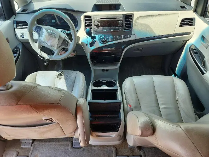2013 TOYOTA SIENNA LE  