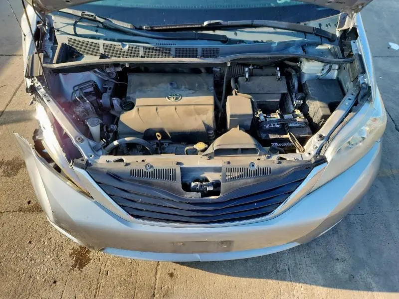 2011 TOYOTA SIENNA LE  