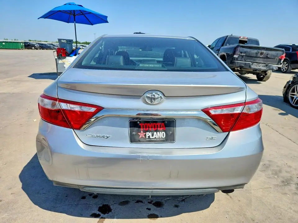 2016 TOYOTA CAMRY SE  