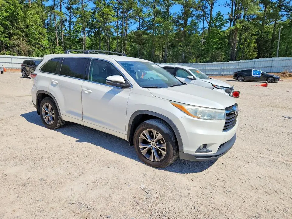 2016 TOYOTA HIGHLANDER LE PLUS  