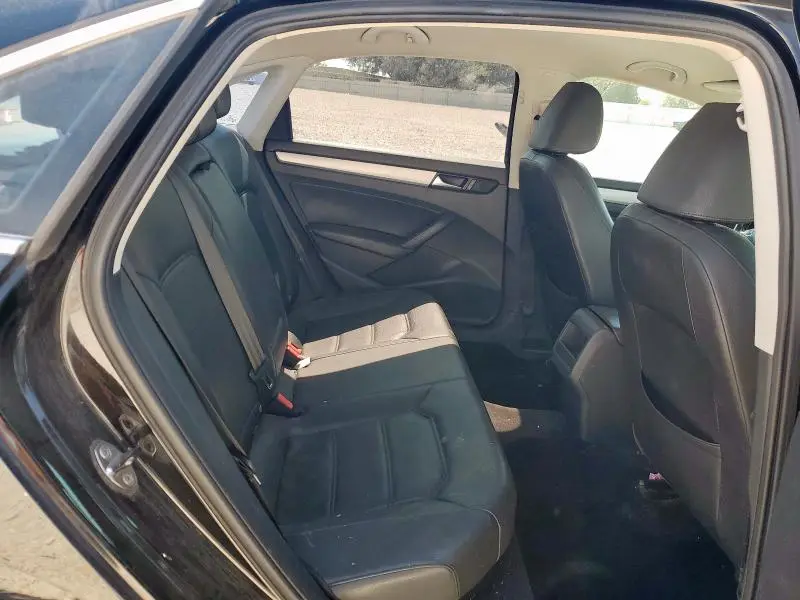 2012 VOLKSWAGEN PASSAT SE