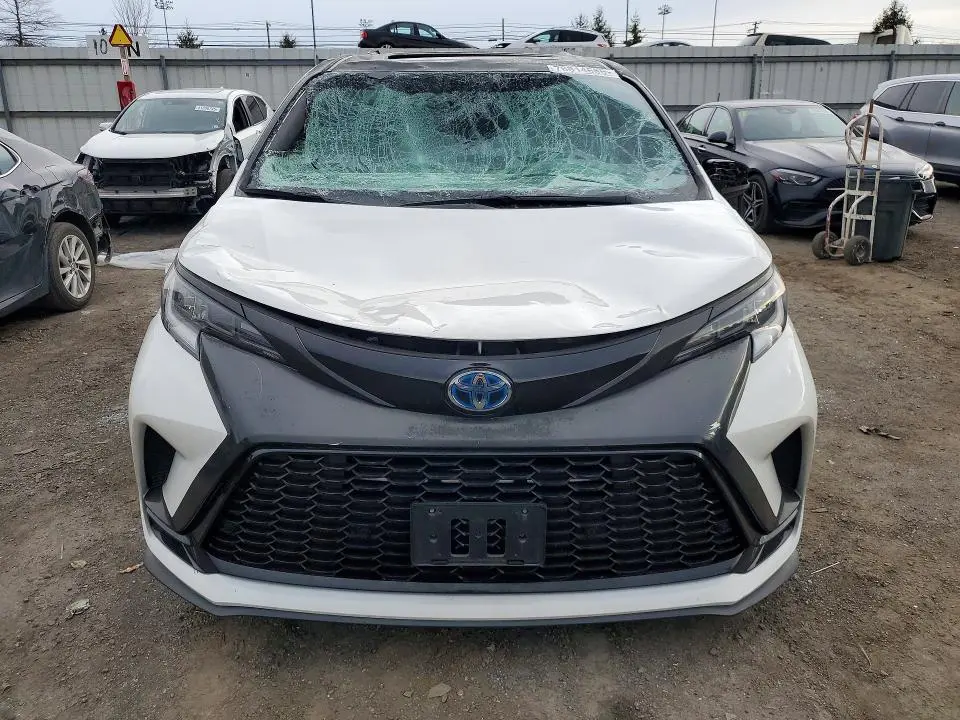 2021 TOYOTA SIENNA   