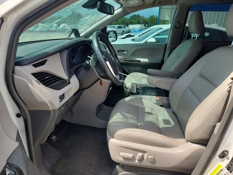 2019 TOYOTA SIENNA XLE 8-PASSENGER  