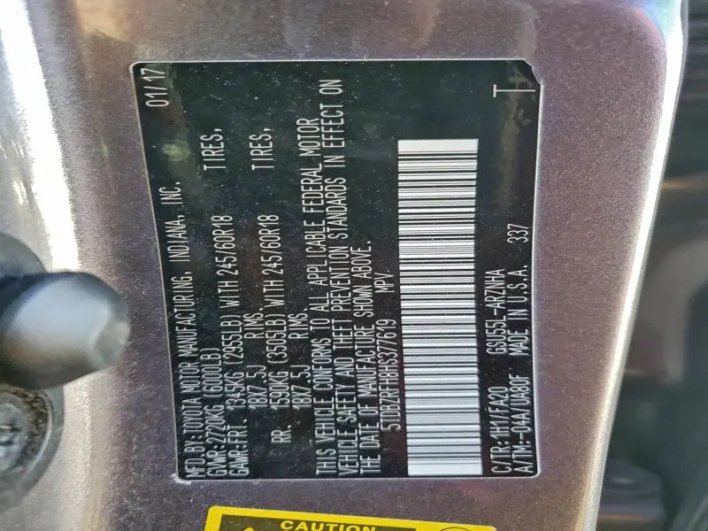 2017 TOYOTA HIGHLANDER LE  