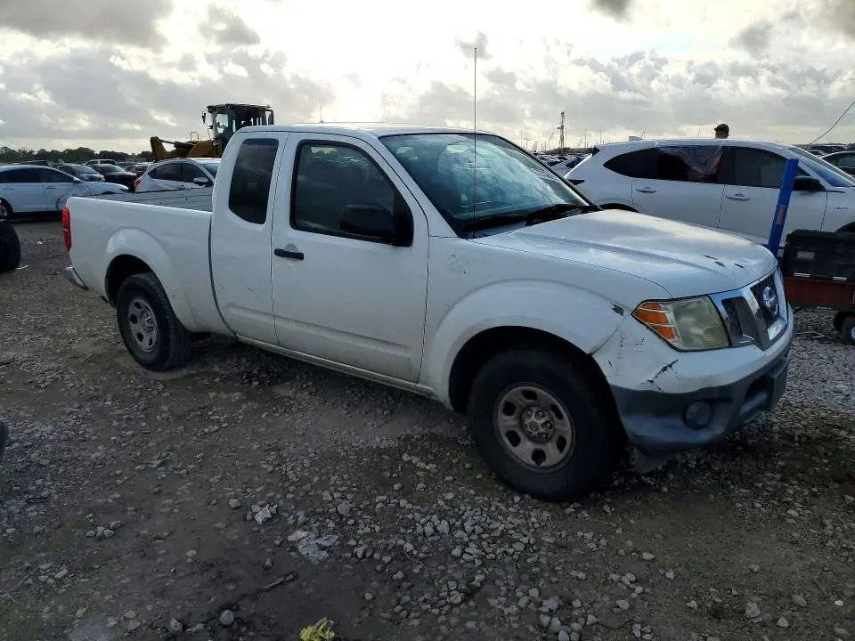 2015 NISSAN FRONTIER S  