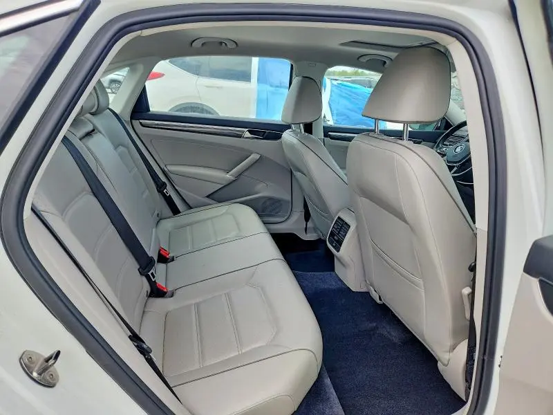 2018 VOLKSWAGEN PASSAT SE  