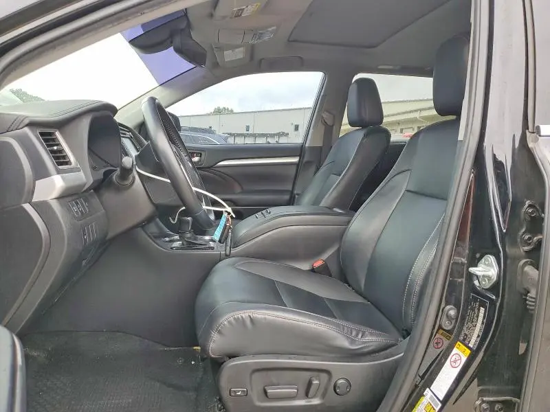 2019 TOYOTA HIGHLANDER XLE  