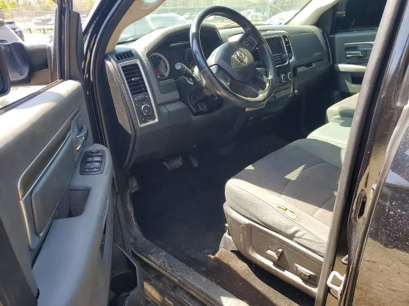 2016 RAM 1500 SLT  