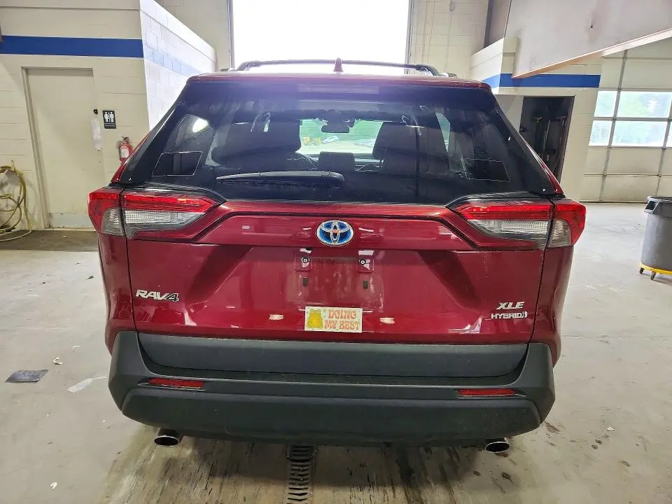 2021 TOYOTA RAV4 XLE  