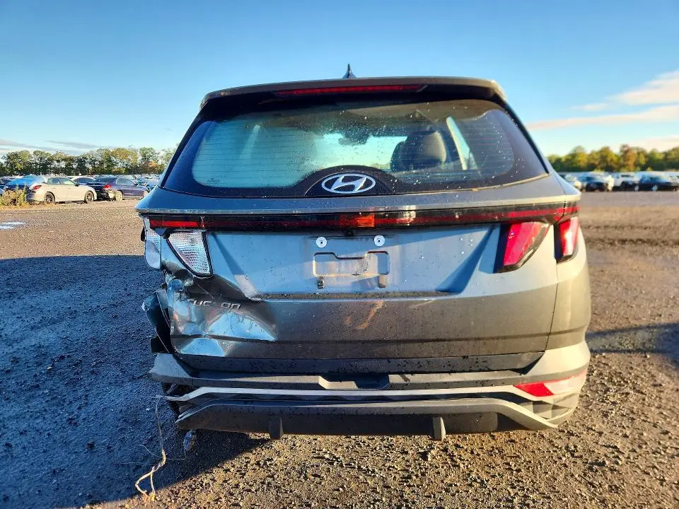 2022 HYUNDAI TUCSON SE  