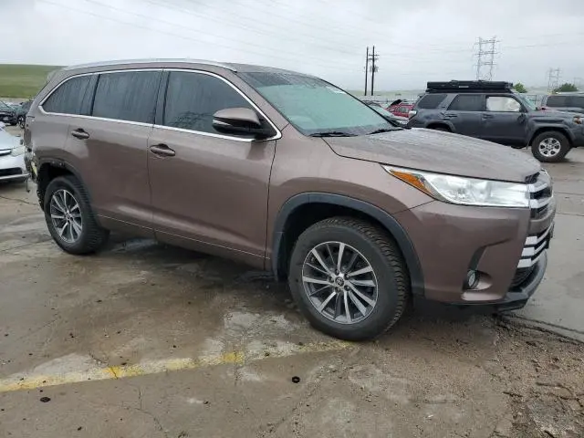 2017 TOYOTA HIGHLANDER SE  
