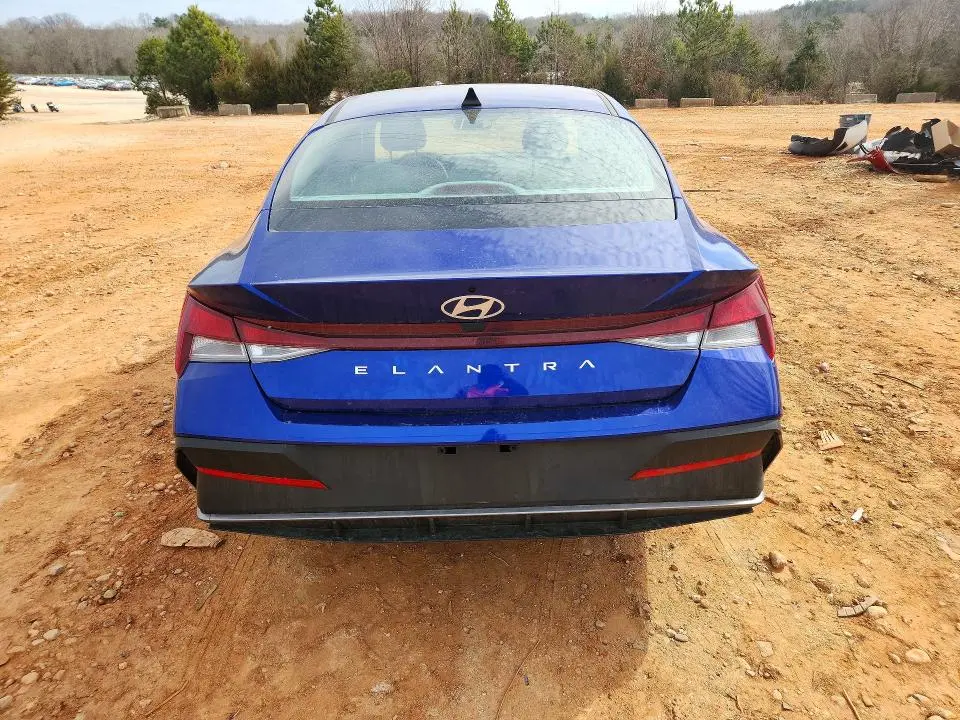 2025 HYUNDAI ELANTRA SE  
