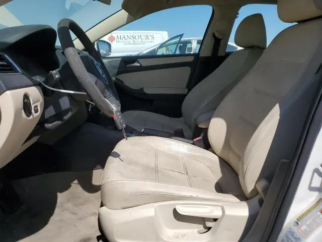 2011 VOLKSWAGEN JETTA SE  