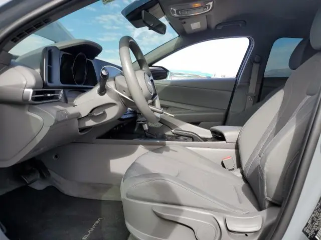 2022 HYUNDAI ELANTRA SE  