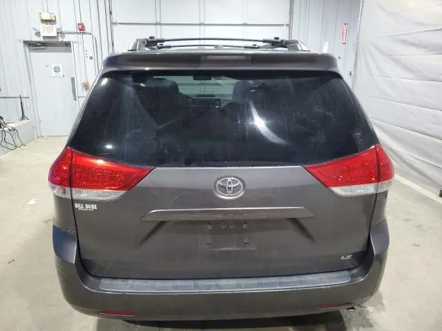 2013 TOYOTA SIENNA LE  