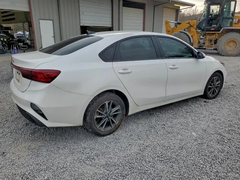 2023 KIA FORTE LX  