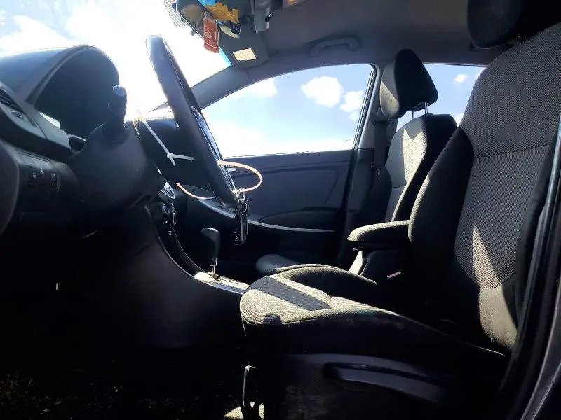 2012 HYUNDAI ACCENT GS  