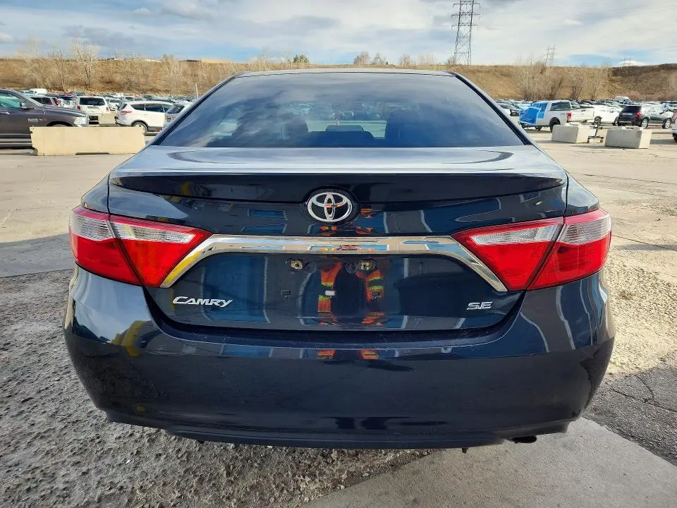 2016 TOYOTA CAMRY SE  