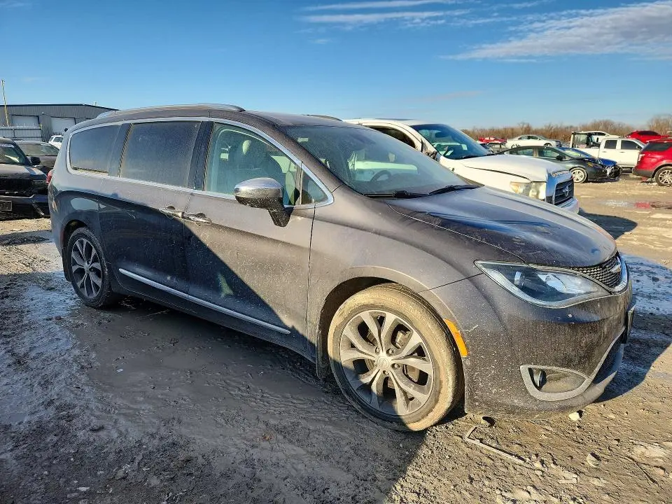 2017 CHRYSLER PACIFICA LIMITED  