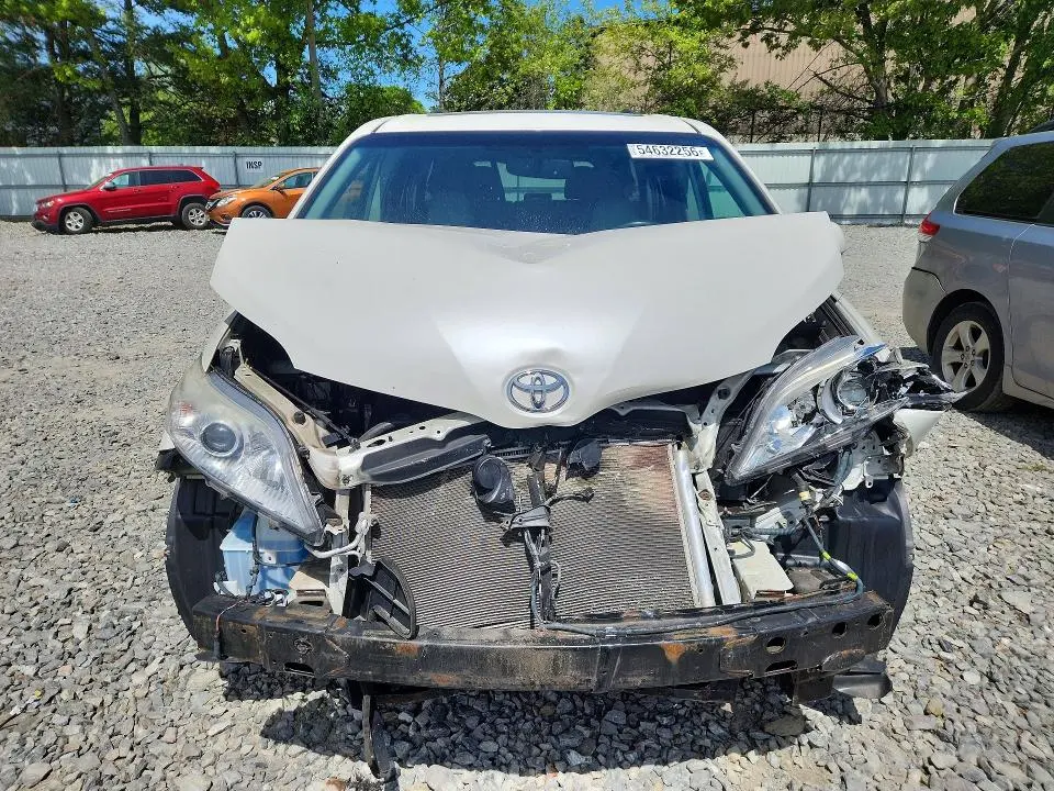 2017 TOYOTA SIENNA XLE PREMIUM 7-PASSENGER  